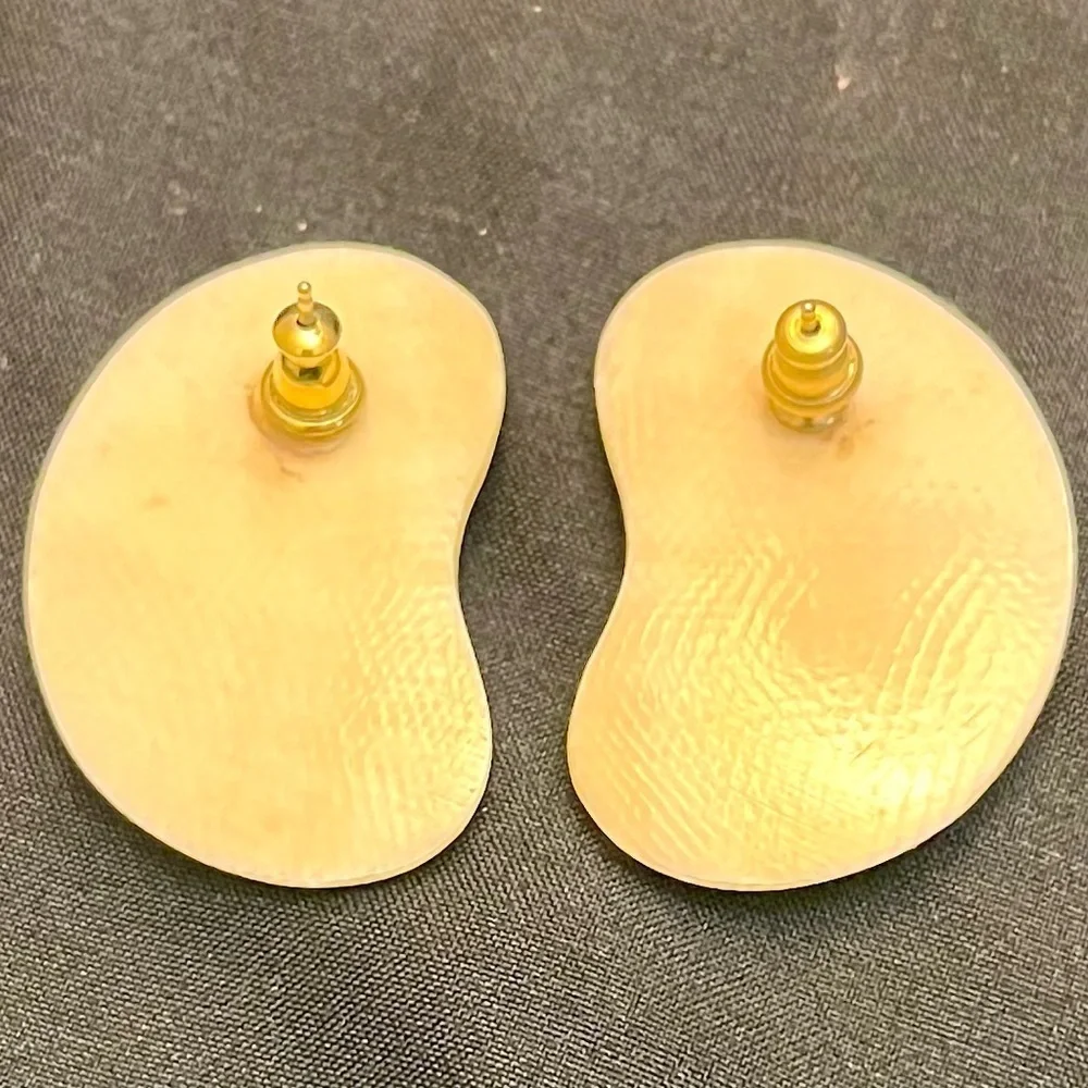 Vintage 70s Cream Kidney Bean Statement Stud Earrings Abstract Retro Costume